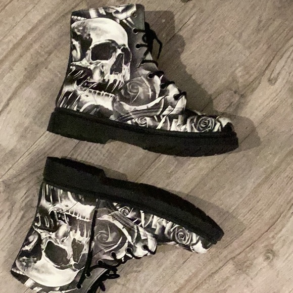 Men’s skull boots - Picture 3 of 3